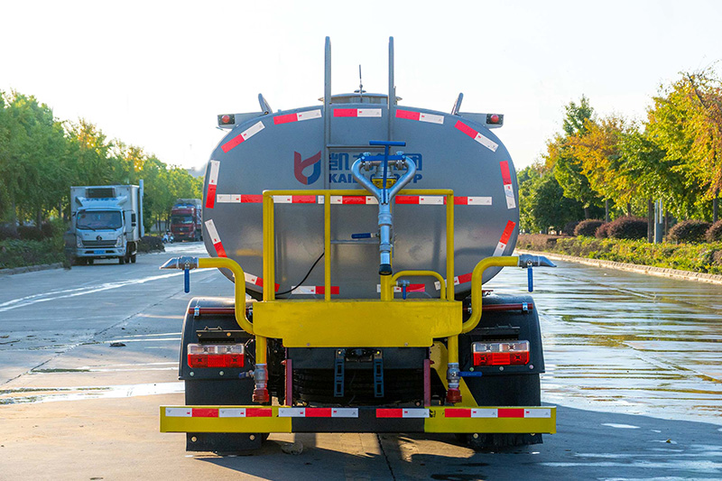 新款東風(fēng)大多利卡灑水車 9.3方