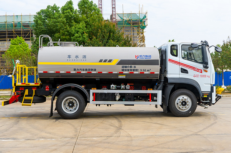 新款華神DV3 12方灑水車