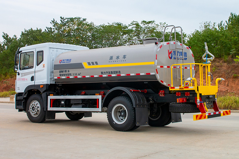 新款華神T5灑水車 12方