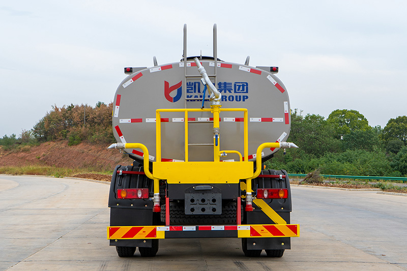 新款華神T5灑水車 12方