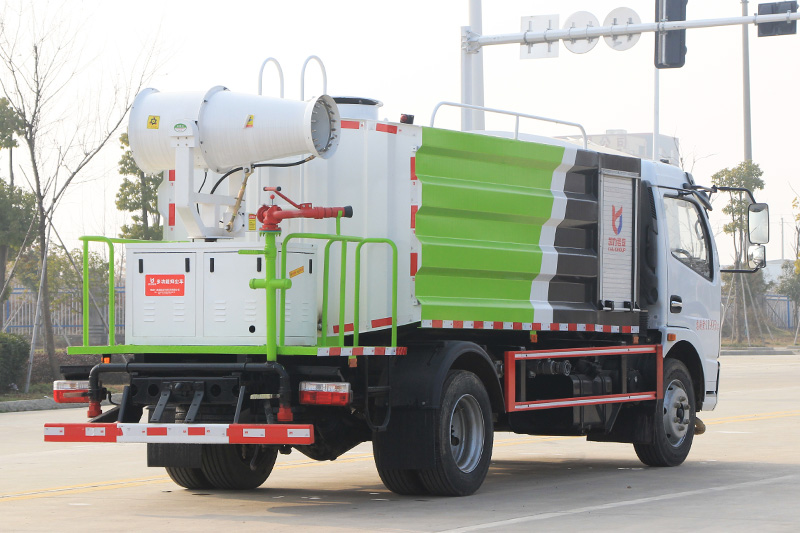 東風D7抑塵車（方罐）7.5方（霧炮30~40米）