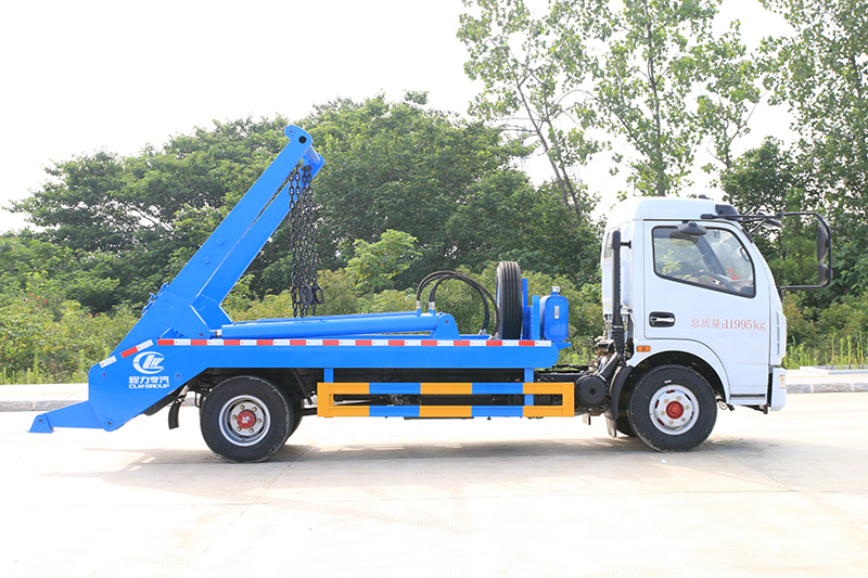 東風D7擺臂式垃圾車 6方垃圾箱
