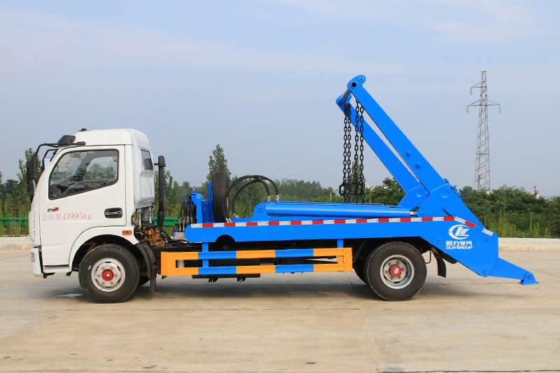 東風D7擺臂式垃圾車 6方垃圾箱