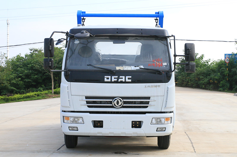 東風D7擺臂式垃圾車 6方垃圾箱