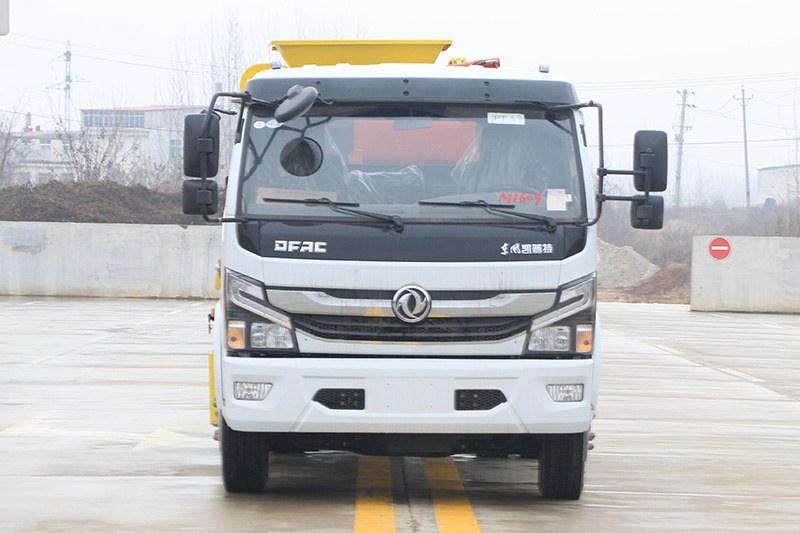 東風大多利卡餐廚垃圾車 8方-方罐