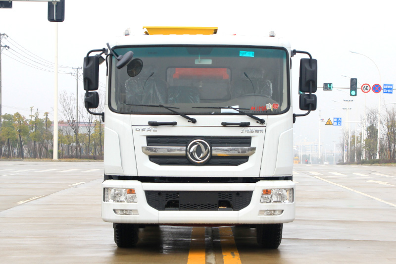 東風D9-餐廚垃圾車 9方-方罐