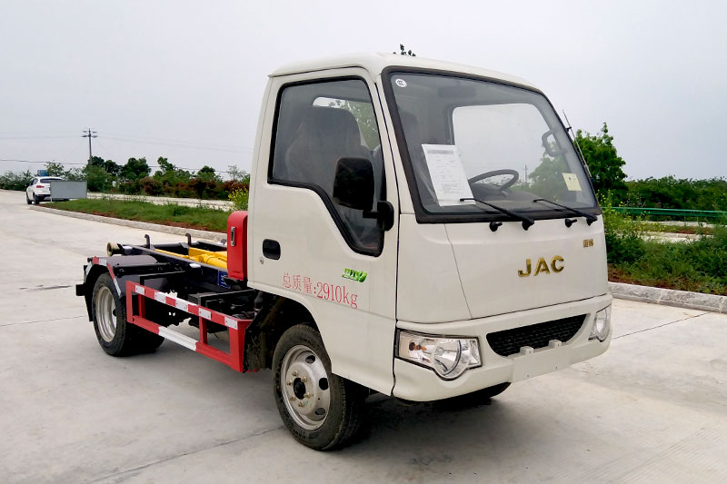 江淮康鈴勾臂垃圾車（汽油） 3方生活垃圾箱