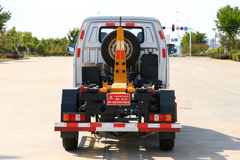 東風(fēng)小康勾臂垃圾車（后單輪）3方生活垃圾箱