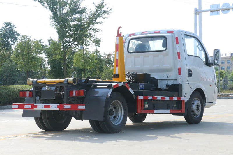 東風電動勾臂垃圾車 3方生活垃圾箱