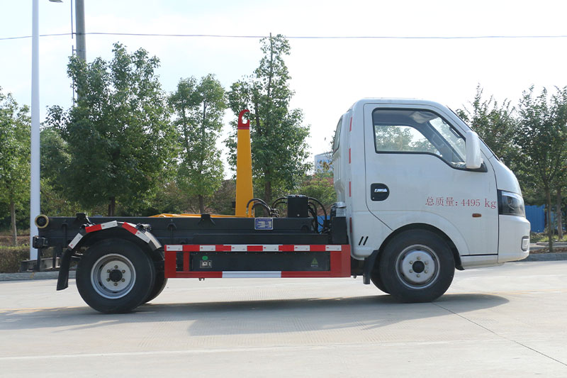 東風電動勾臂垃圾車 3方生活垃圾箱