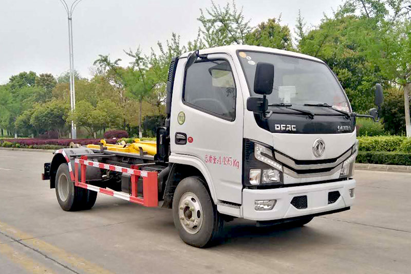 東風(fēng)小多利卡勾臂垃圾車（藍(lán)牌） 5方