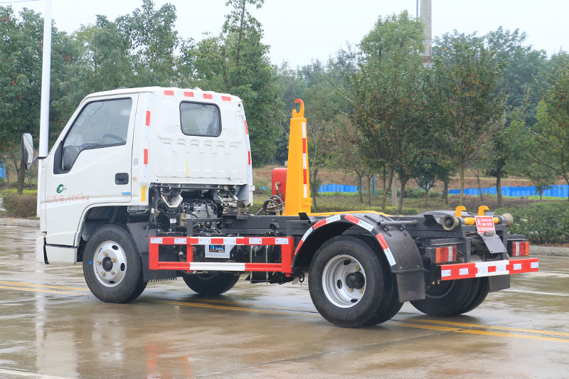 江鈴勾臂垃圾車 3方生活垃圾箱