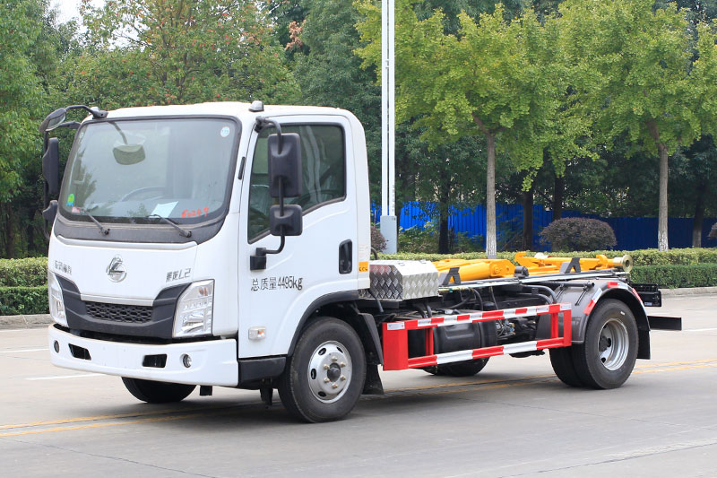 東風柳汽- L2勾臂套臂垃圾車-可上藍牌 6方生活垃圾箱 建筑垃圾箱