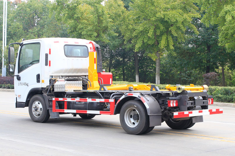 東風柳汽- L2勾臂套臂垃圾車-可上藍牌 6方生活垃圾箱 建筑垃圾箱