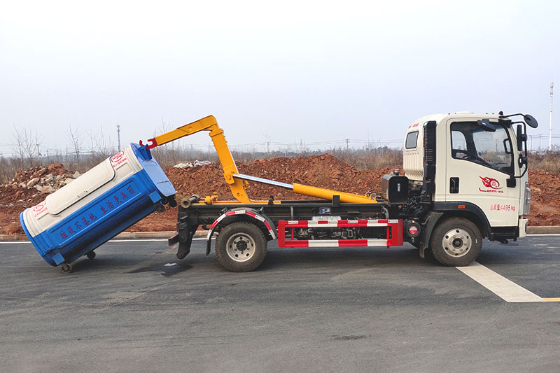 重汽豪曼套臂垃圾車 5方