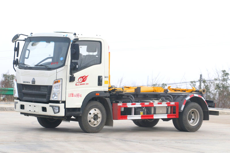 重汽豪曼套臂垃圾車 5方