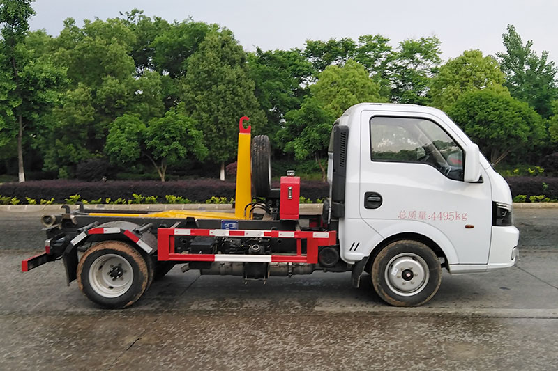 東風(fēng)途逸勾臂垃圾車 3方生活垃圾箱