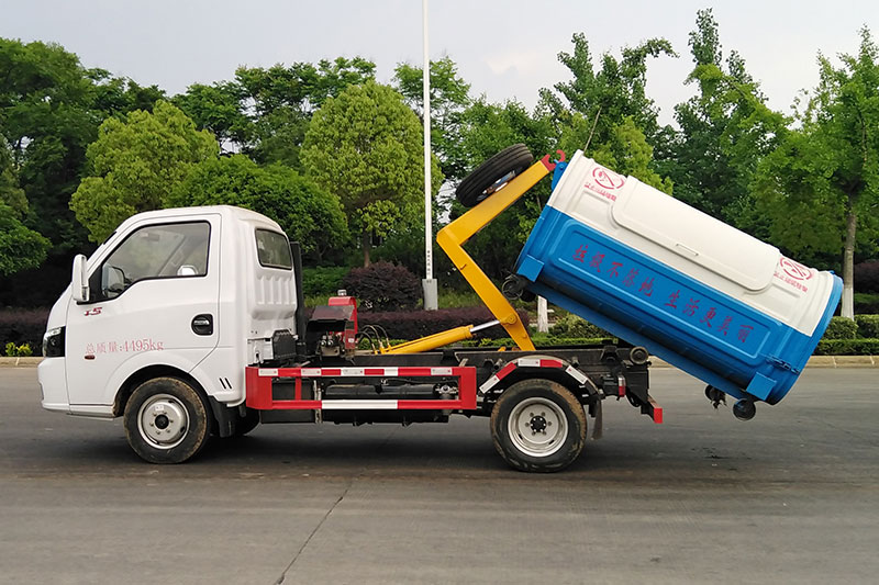 東風(fēng)途逸勾臂垃圾車 3方生活垃圾箱