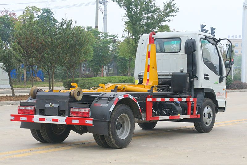 康鈴H3勾臂垃圾車 5方生活垃圾箱