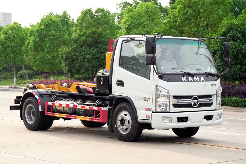 凱馬套臂垃圾車 5方生活垃圾箱