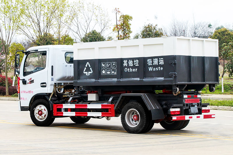 東風小多利卡D6套臂垃圾車 5方
