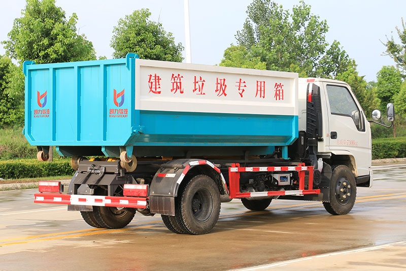 江鈴順達3360軸距勾臂垃圾車（選裝套臂） 5方生活垃圾箱 建筑垃圾箱