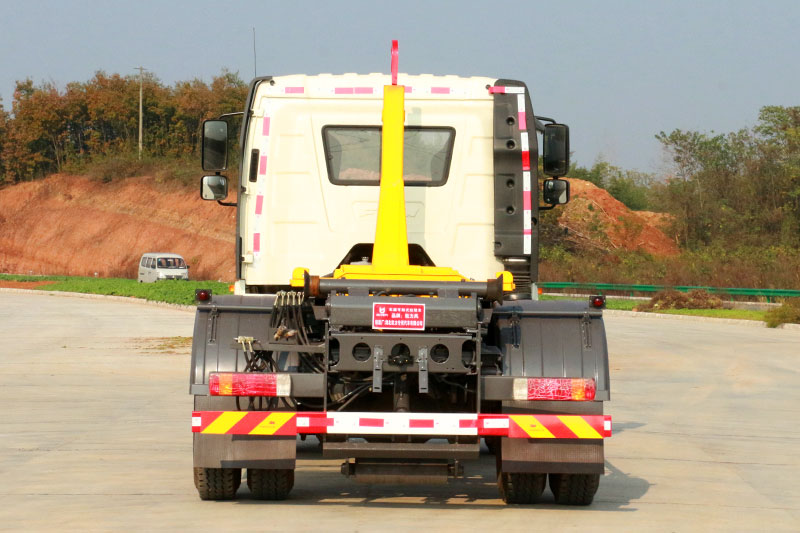 解放J6套臂垃圾車 13方