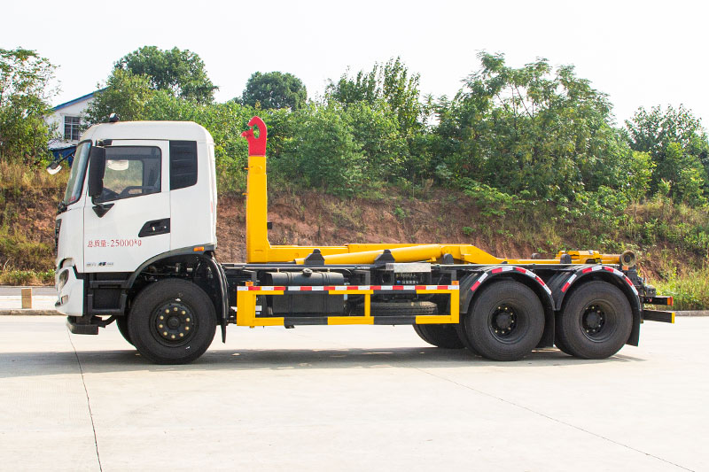 東風(fēng)天錦后雙橋套臂垃圾車 20方