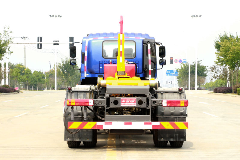 福田小三軸6缸套臂垃圾車 20方