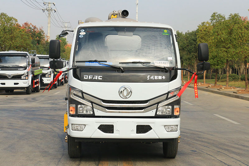 東風小多利卡吸污車 4.5方
