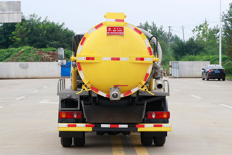 東風華神F3  吸污車  4.5方
