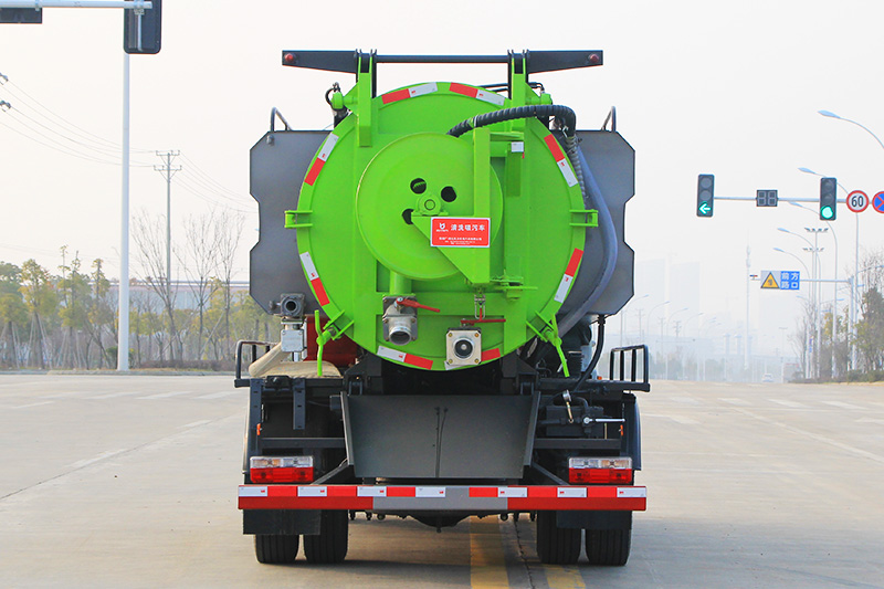 東風(fēng)大福瑞卡清洗吸污車（水箱邊掛）3方清水箱7.5方污水箱