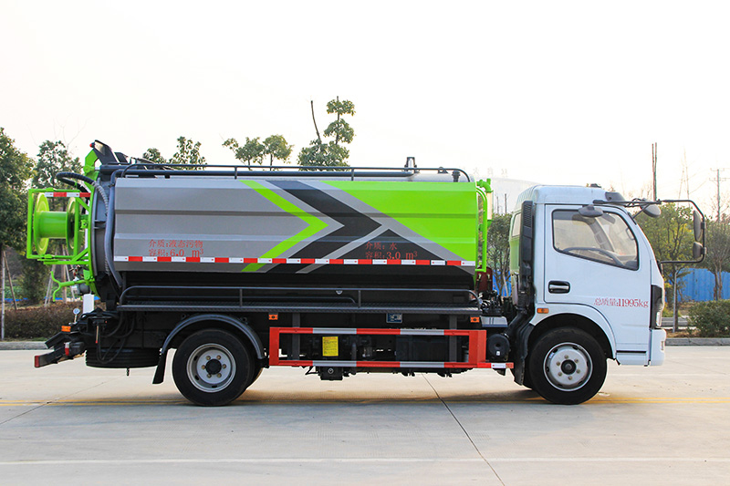 東風(fēng)大多利卡清洗吸污車（水箱邊掛） 3方清水箱7.5方污水箱