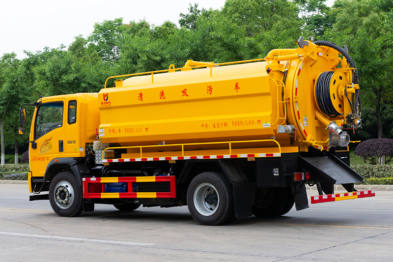 重汽豪曼清洗吸污車（水箱邊掛）4方清水箱9方污水箱