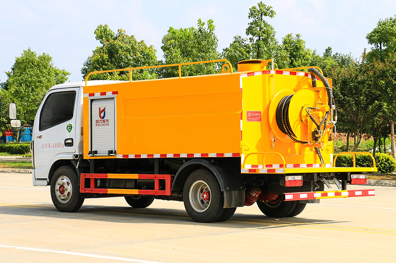 東風(fēng)D6高壓清洗車 4方