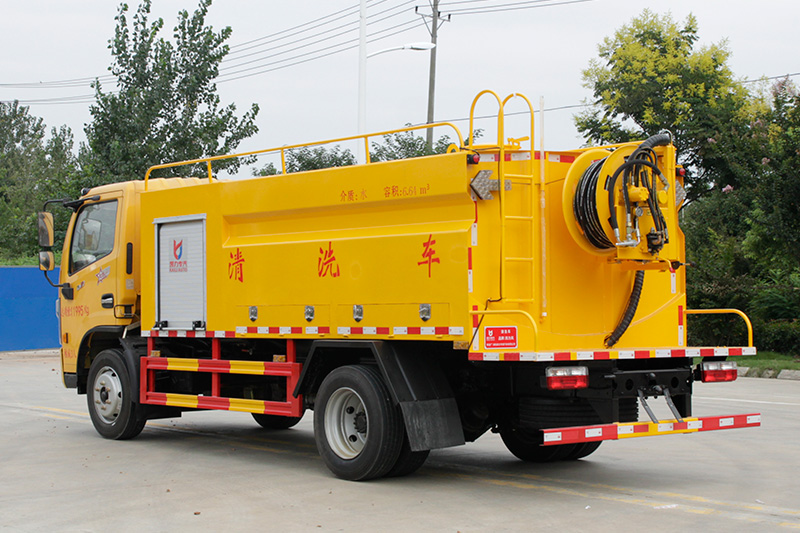 東風(fēng)D7高壓清洗車 6方