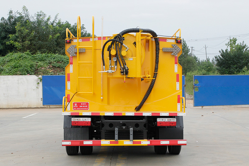東風(fēng)D7高壓清洗車 6方