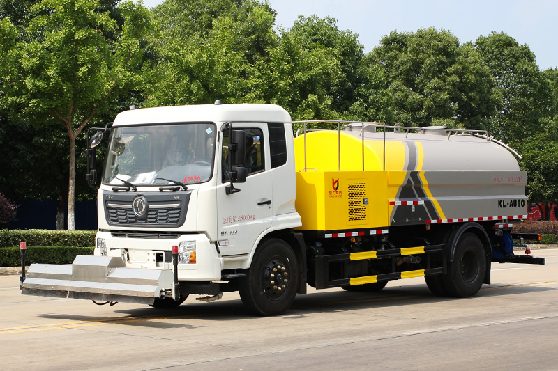 東風(fēng)天錦路面清洗車（帶副發(fā)） 9.3方