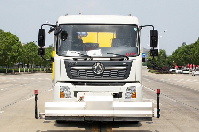東風(fēng)天錦路面清洗車（帶副發(fā)） 9.3方