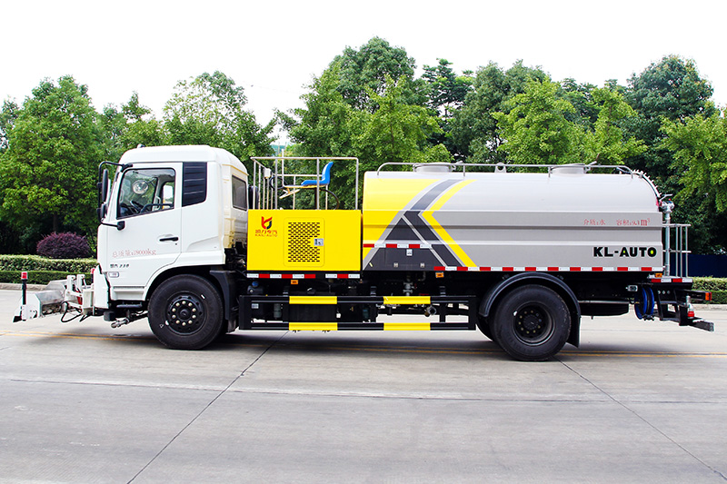 東風(fēng)天錦路面清洗車（帶副發(fā)） 9.3方