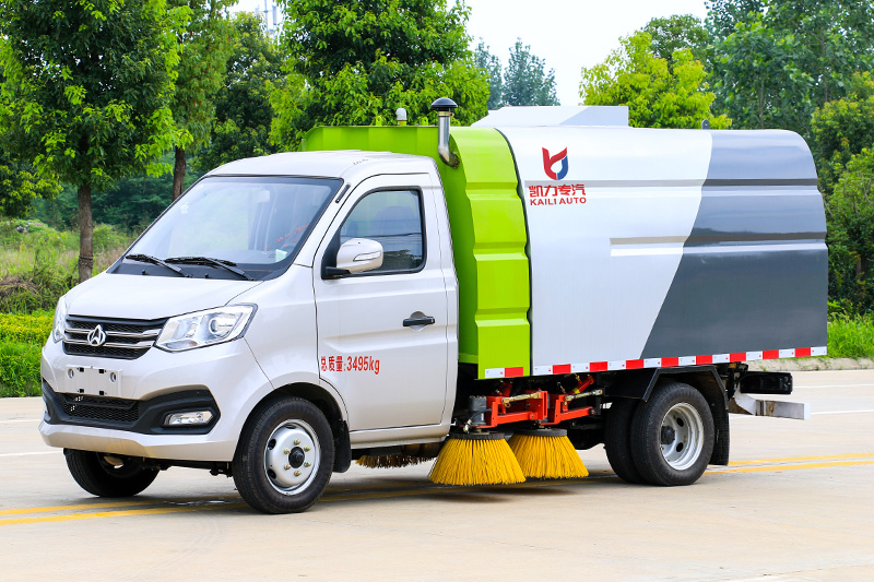 東風(fēng)長(zhǎng)安掃路車1.5方垃圾箱 0.5方清水箱