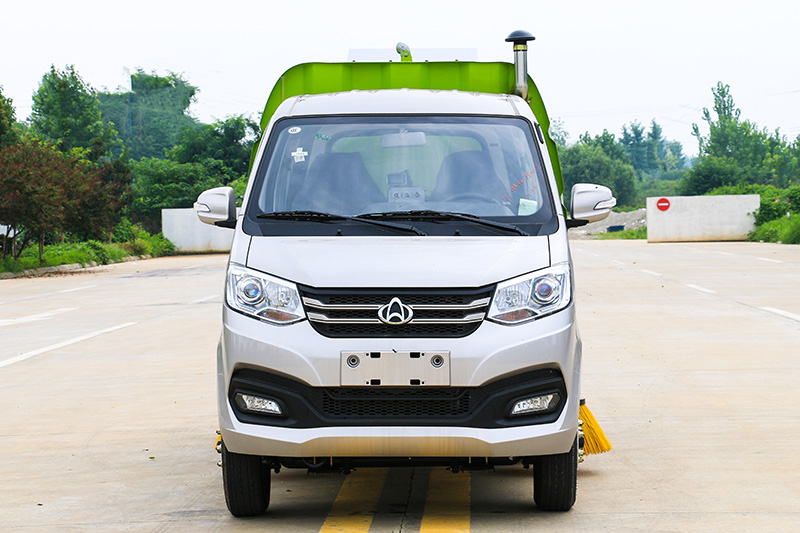 東風(fēng)長(zhǎng)安掃路車1.5方垃圾箱 0.5方清水箱