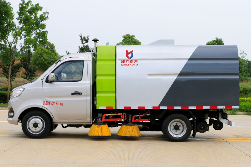 東風(fēng)長(zhǎng)安掃路車1.5方垃圾箱 0.5方清水箱