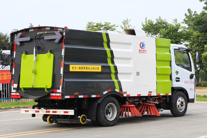 東風小多利卡掃路車  4方垃圾箱 1.5方清水箱