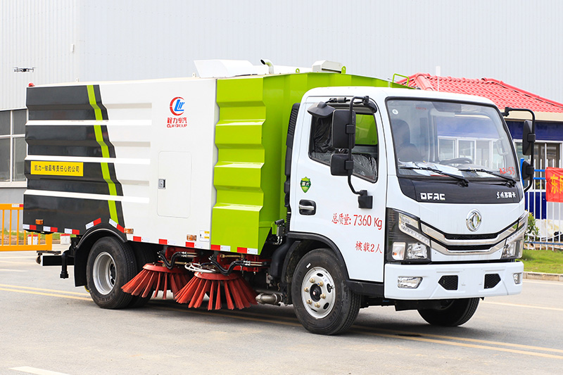 東風小多利卡掃路車  4方垃圾箱 1.5方清水箱