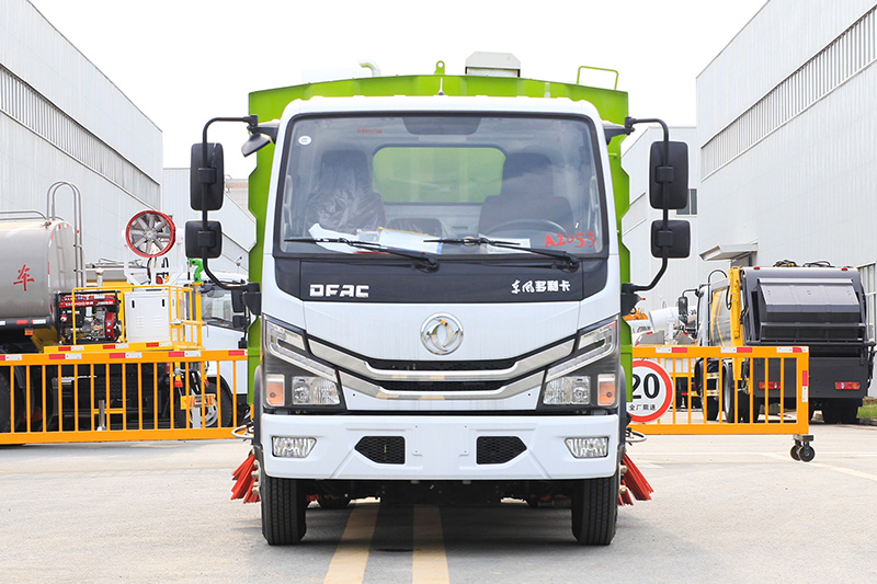 東風小多利卡掃路車  4方垃圾箱 1.5方清水箱