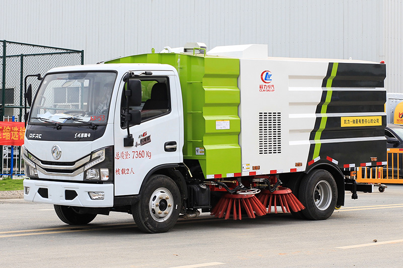 東風小多利卡掃路車  4方垃圾箱 1.5方清水箱