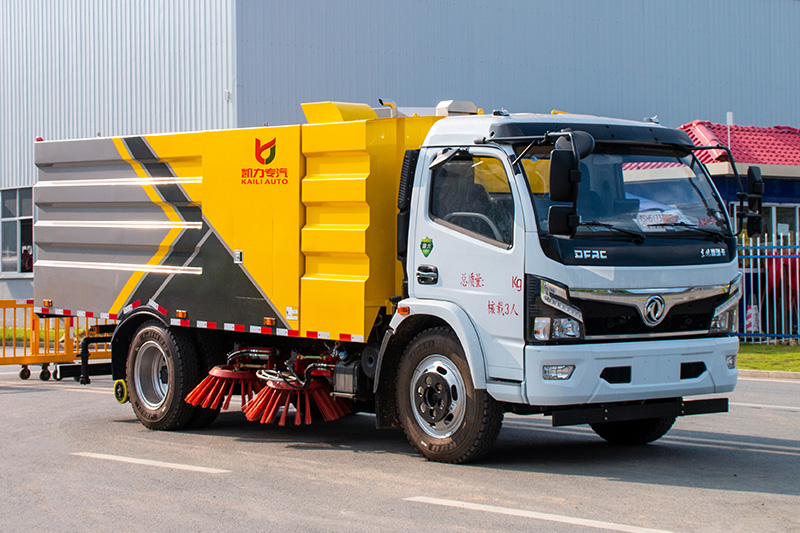 東風大多利卡掃路車 5方垃圾箱 2方清水箱