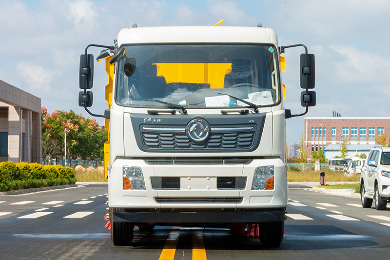 東風天錦掃路車   8方垃圾箱 4方清水箱