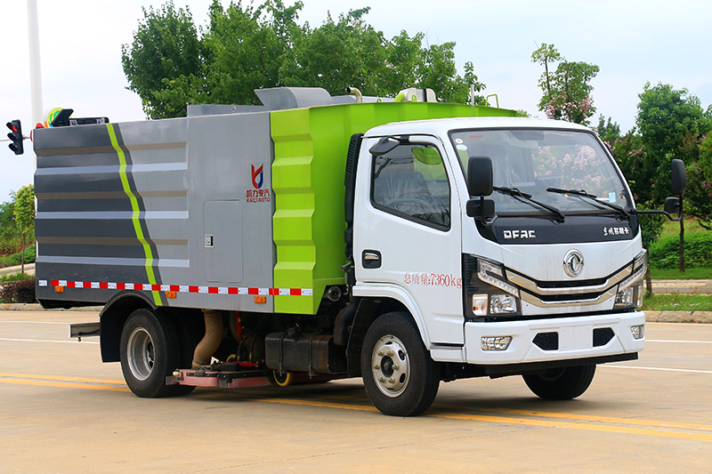 東風小多利卡中置吸塵車    4方垃圾箱 1方清水箱